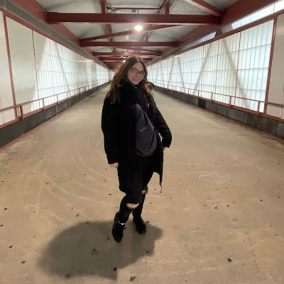 Meet your Posher, Haley - Picture 1 of 1